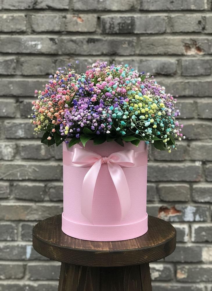 Цветочная композиция из Гипсофила и Розы в шляпной коробке в Елани