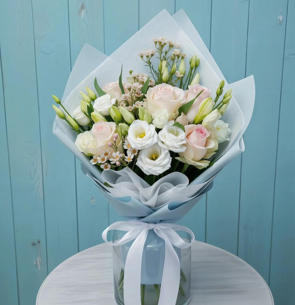 Букет цветов из: Розы и Лизиантусы в Елани