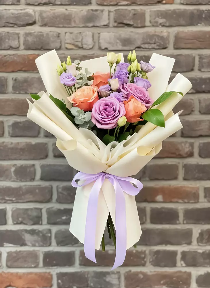 Букет цветов из: Лизиантусы и Розы в Елани