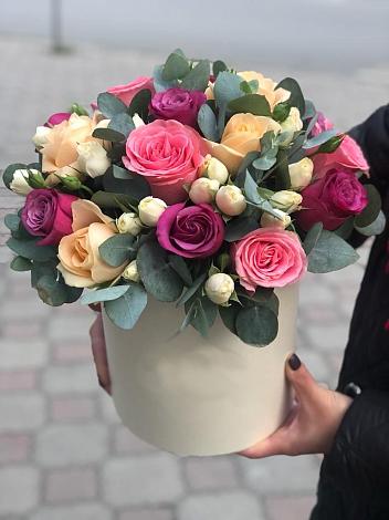 Цветочная композиция из Розы в шляпной коробке в Елани