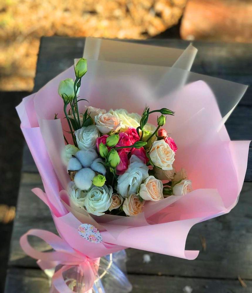 Букет цветов из: Розы и Лизиантусы в Елани