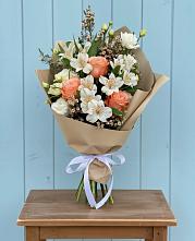 Букет цветов из:  Альстромерии, Лизиантусы, Розы и Хризантемы в Елани