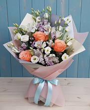 Букет цветов из:  Лизиантусы, Розы, Альстромерии и Гипсофила в Елани