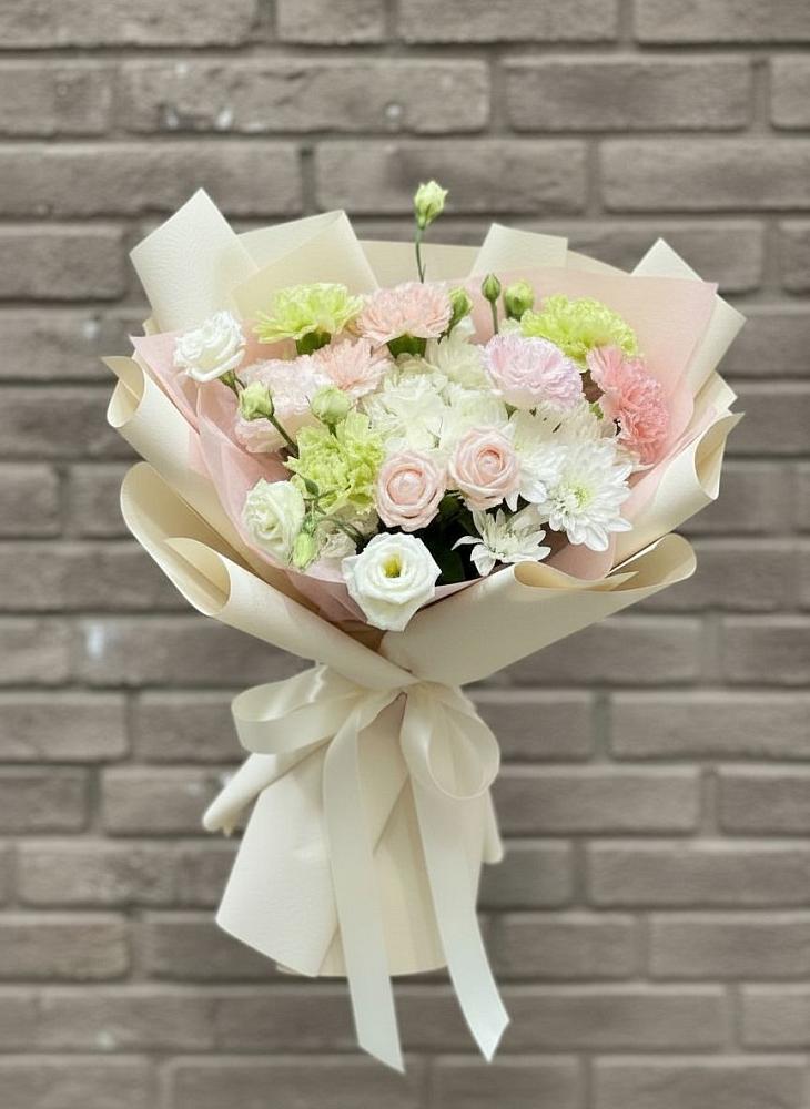 Букет цветов из: Гвоздики, Розы, Лизиантусы и Хризантемы в Елани