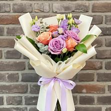 Букет цветов из:  Лизиантусы и Розы в Елани