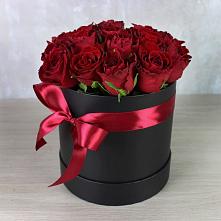 Цветочная композиция из Розы в шляпной коробке в Елани